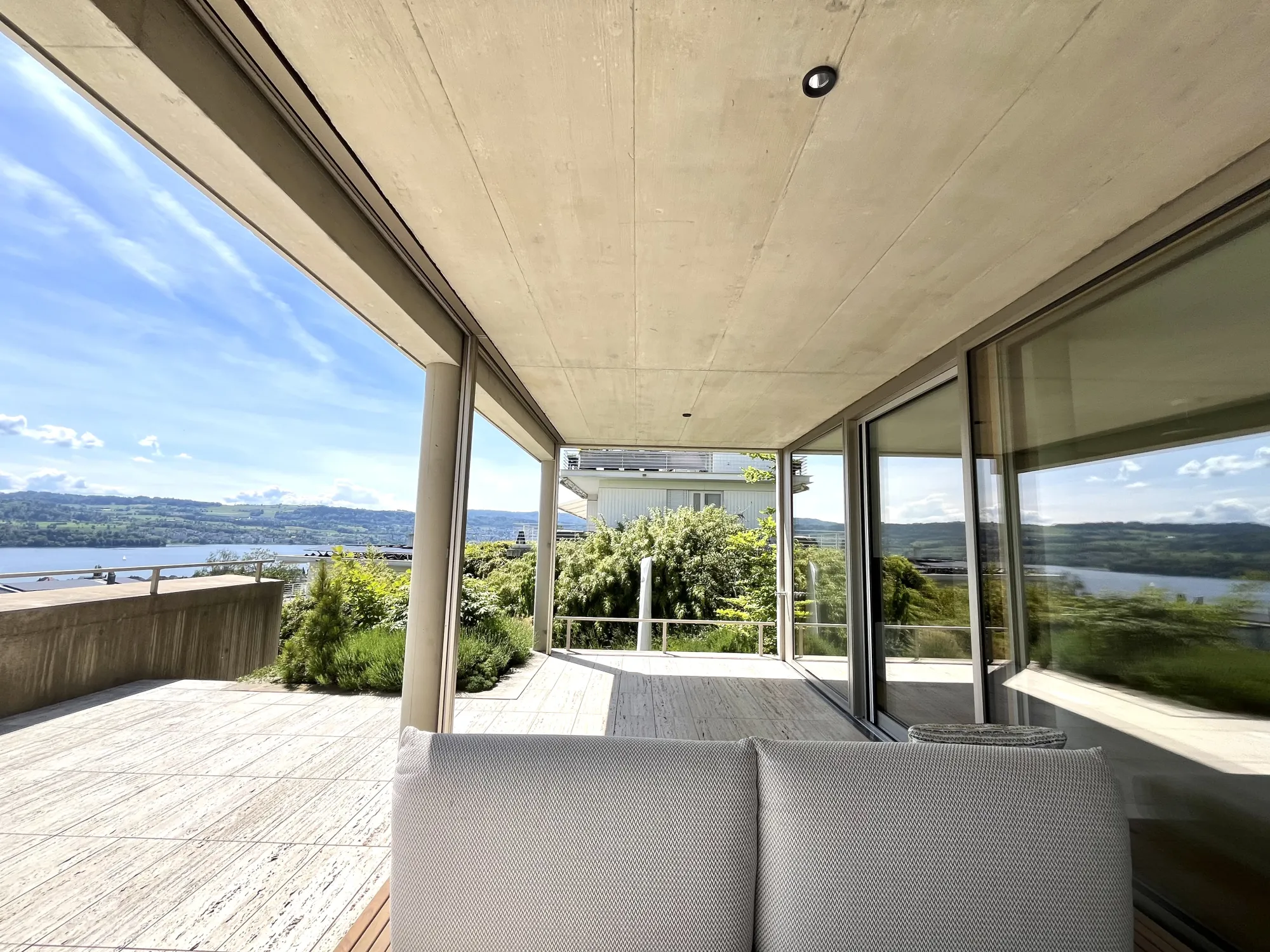 Top Moderne 3 ½ Zimmer-Wohnung in Meilen mit Terrasse, Garten und Seesicht