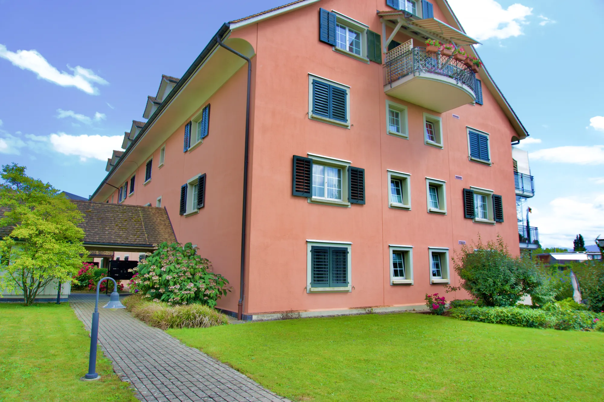 Moderne 4 ½ Zimmer Garten Maisonette Wohnung an bester Lage